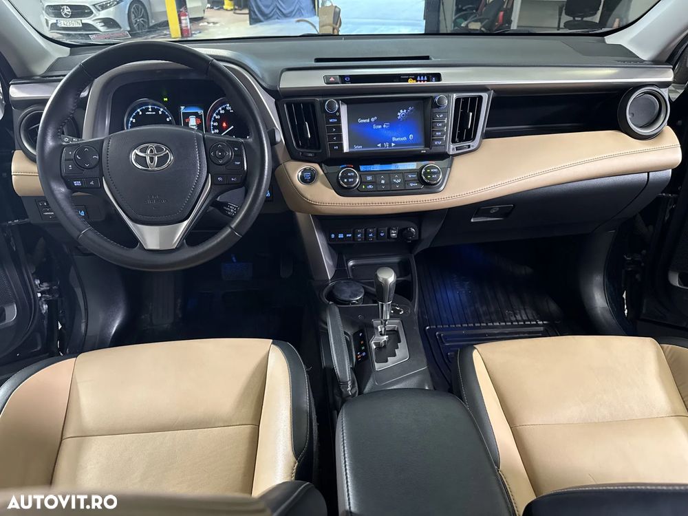 Toyota RAV4 - 10