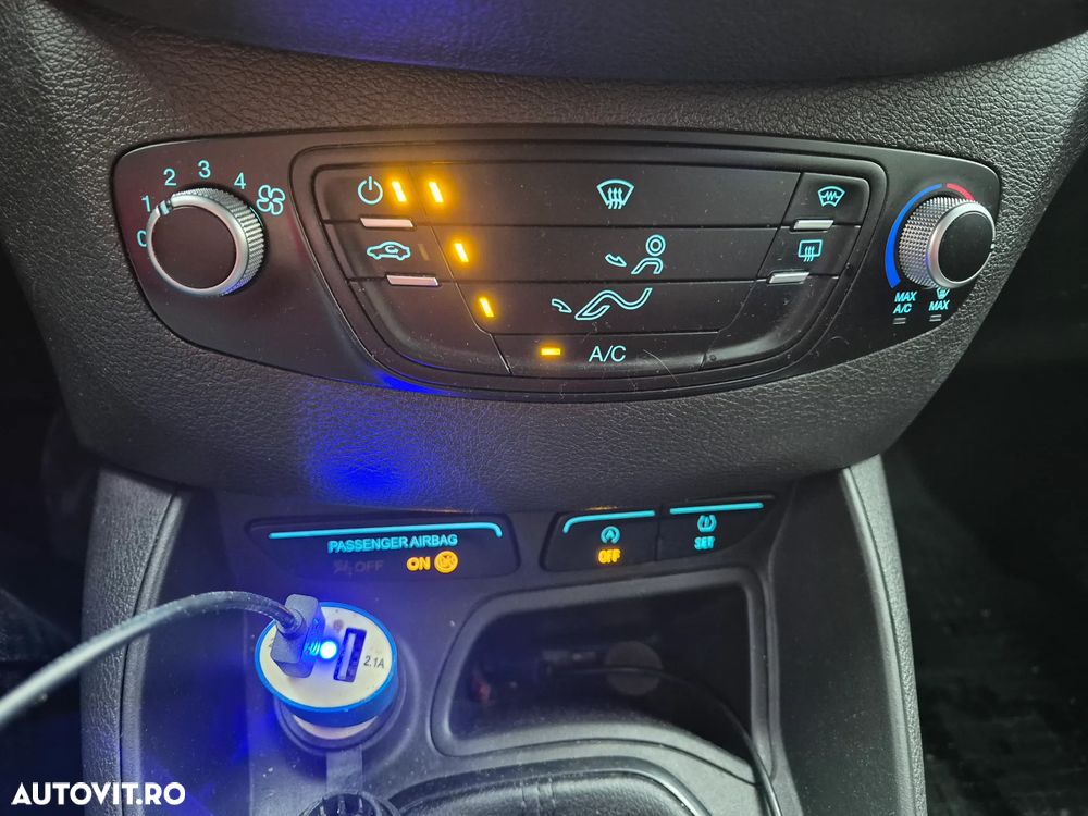 Ford Transit Courier - 22