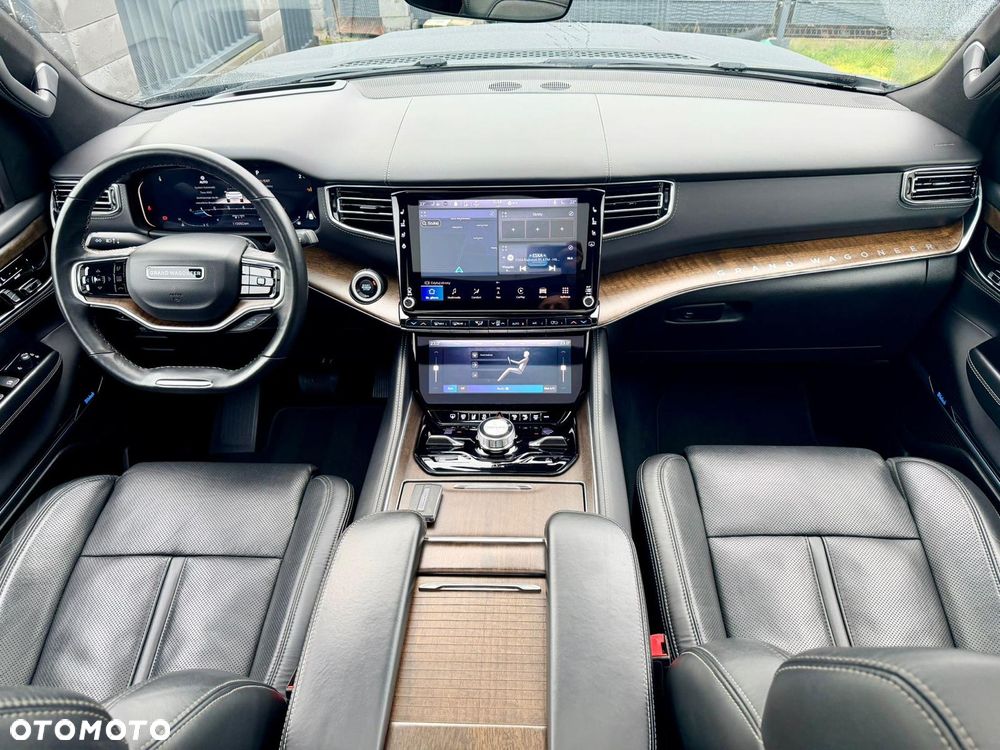 Jeep Grand Wagoneer - 20
