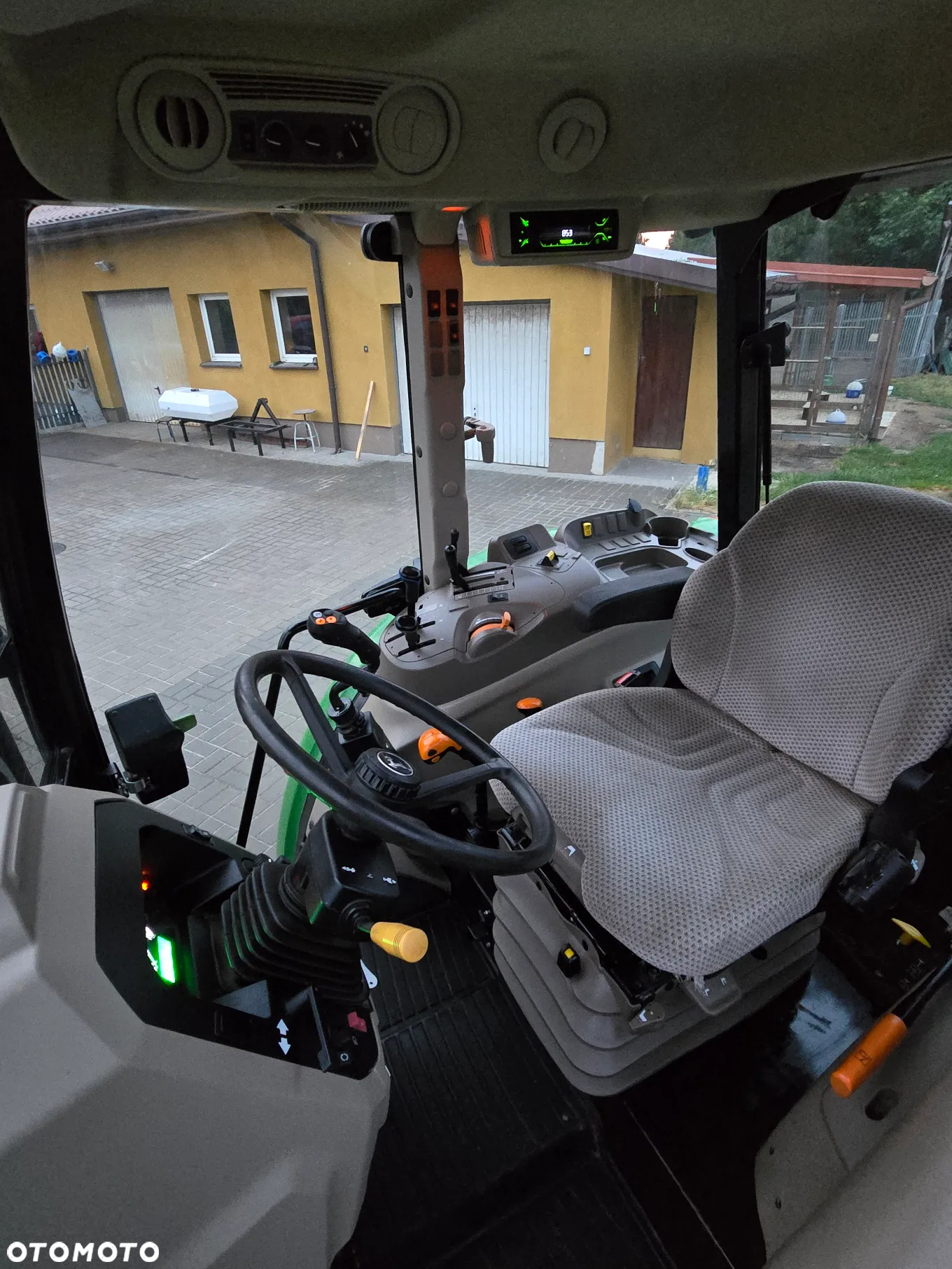 John Deere 5075E - 19