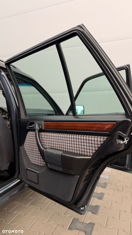 Mercedes-Benz W124 (1984-1993) - 24