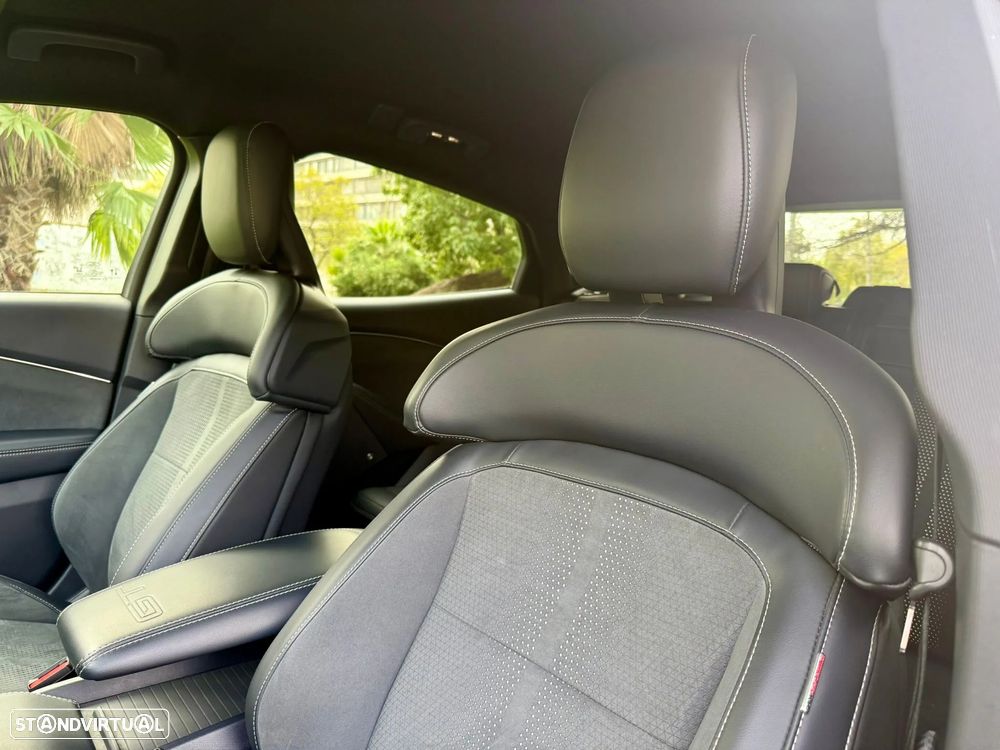 Ford Mustang Mach-E AWD GT - 39