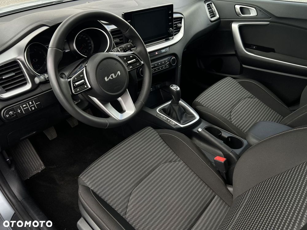 Kia Ceed - 10
