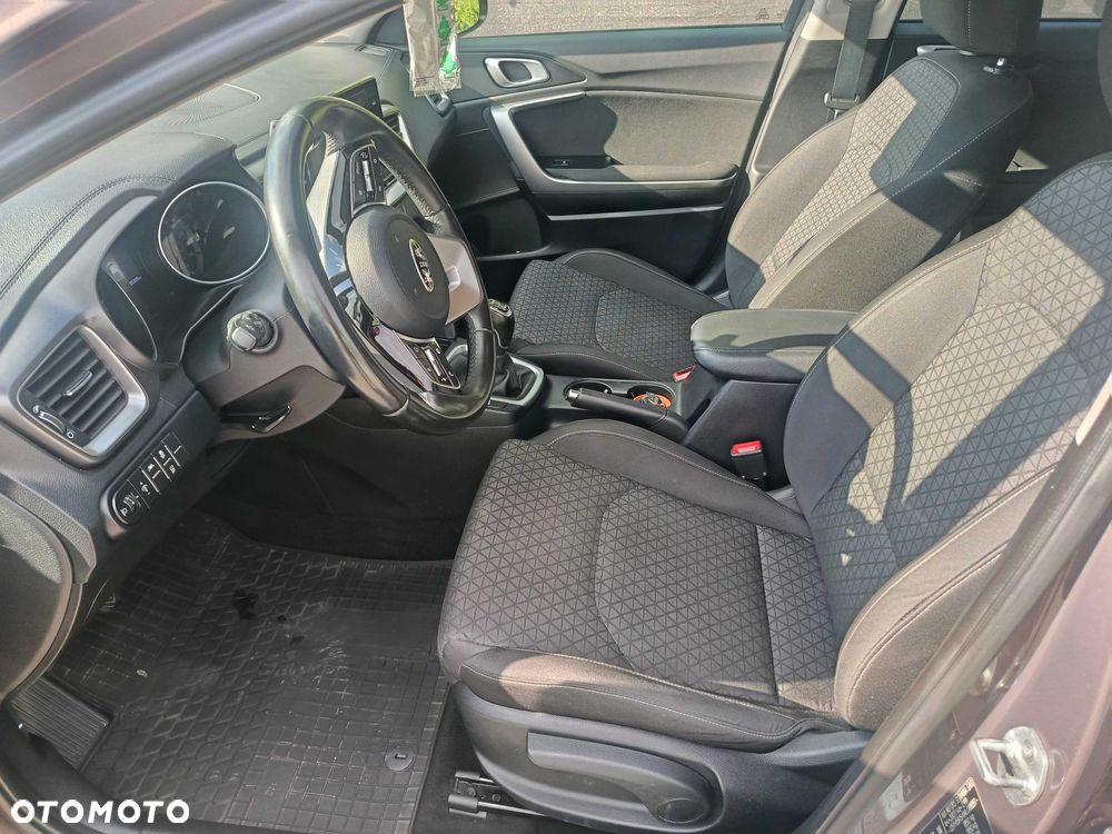 Kia Ceed - 8