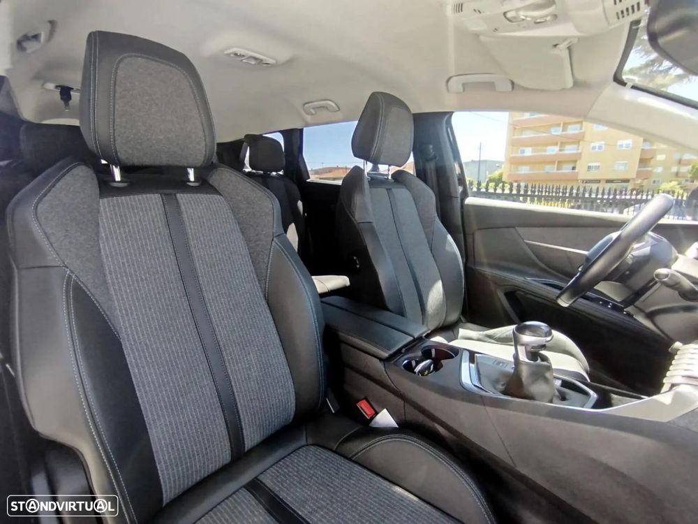 Peugeot 5008 1.2 PureTech Allure Pack - 32