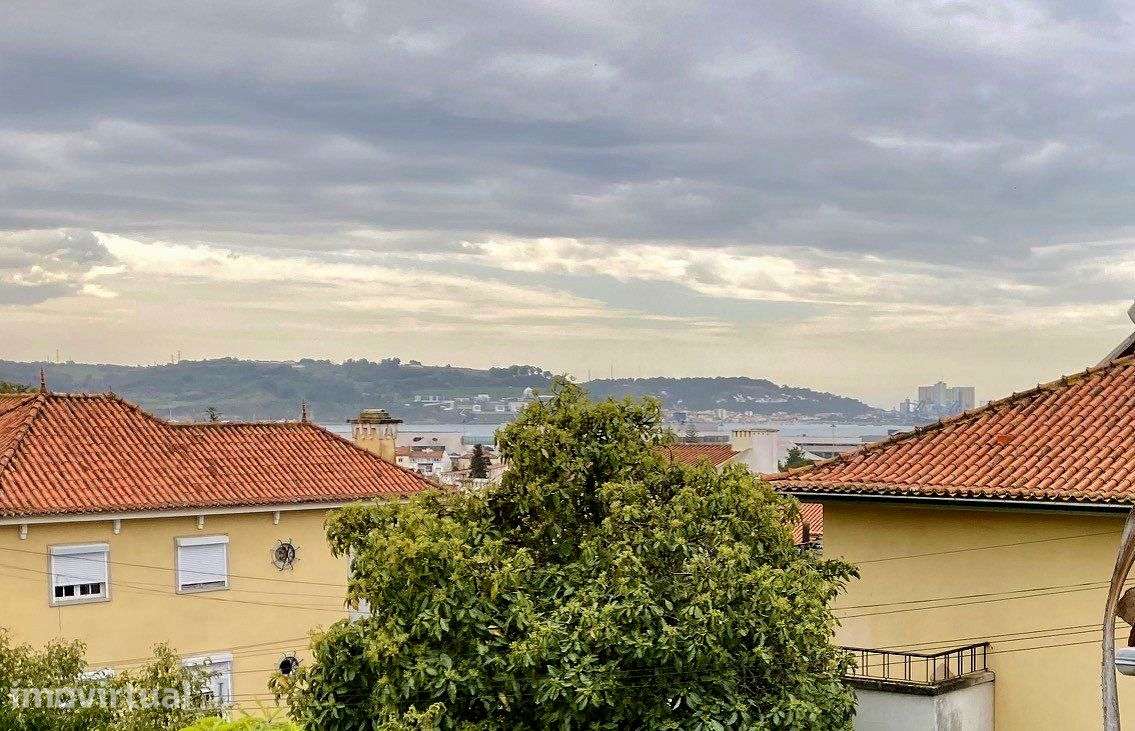 Moradia no Restelo com Vista Rio: Projeto de Remodelação Aprovado - Grande imagem: 4/26