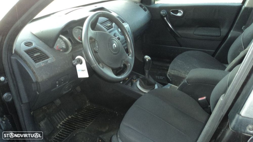 Renault Megane II 1.5 DCi 82cv 5P 2002 - Para Peças - 7