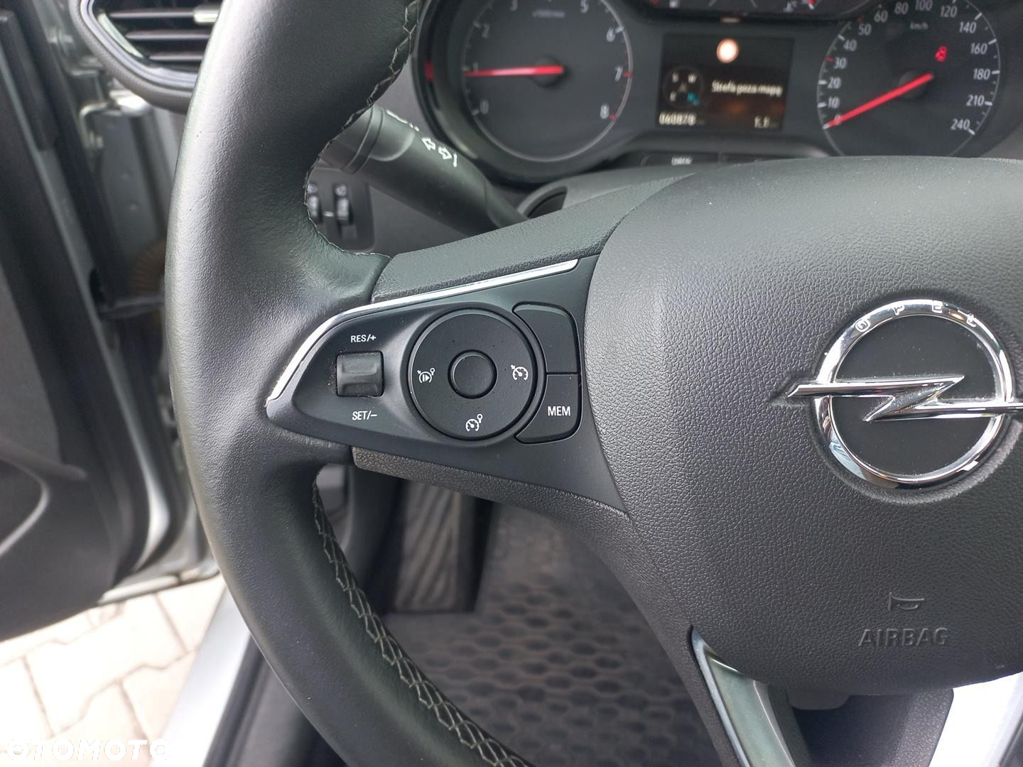Opel Crossland X - 18