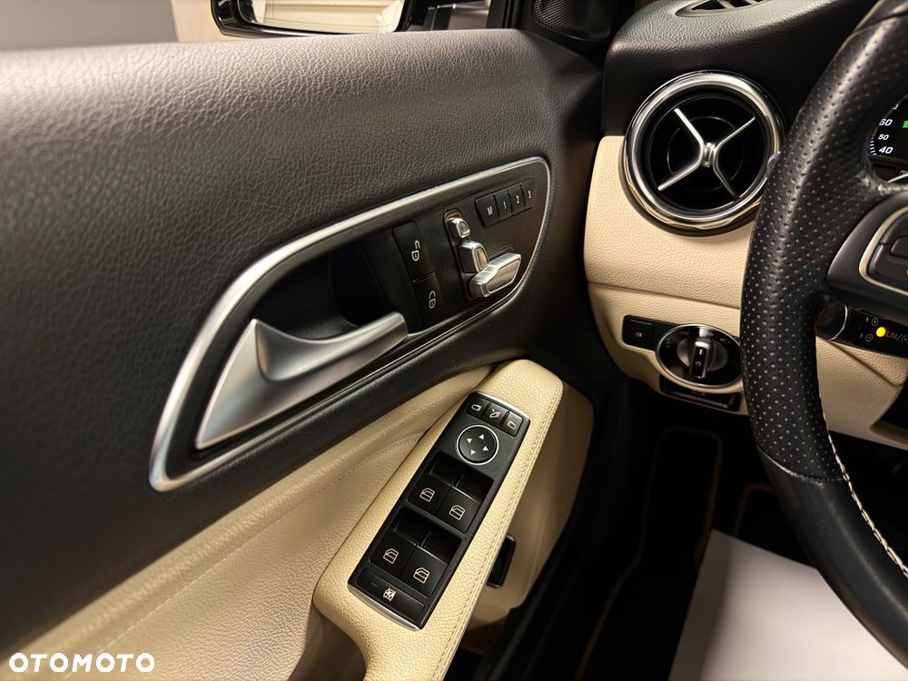 Mercedes-Benz GLA 200 7G-DCT - 19