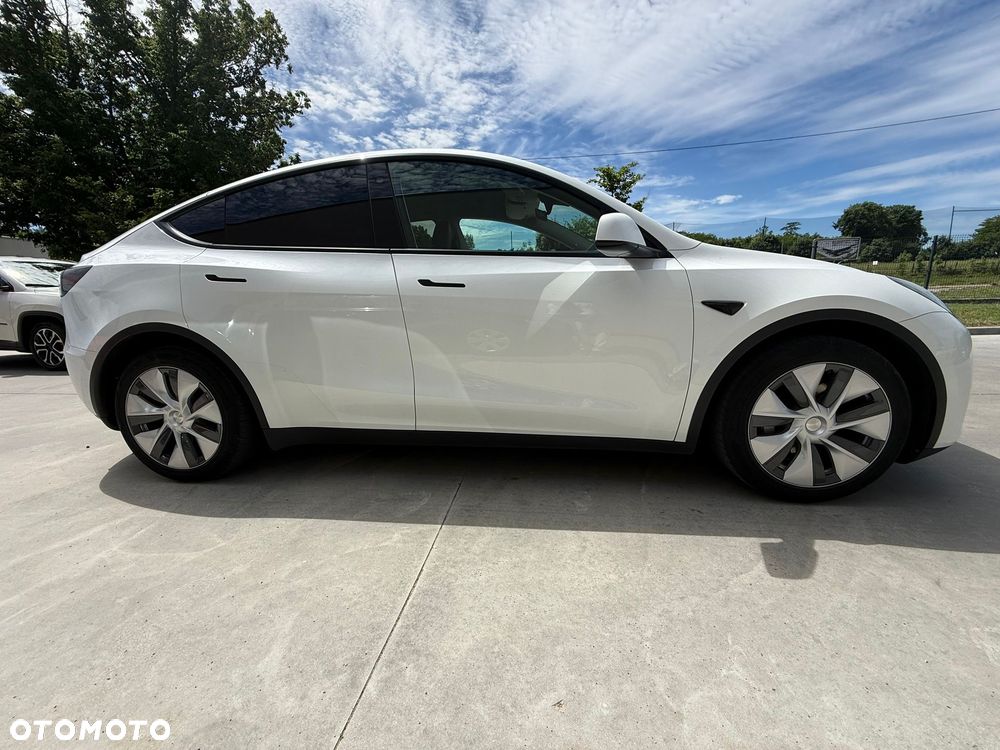 Tesla Model Y - 9