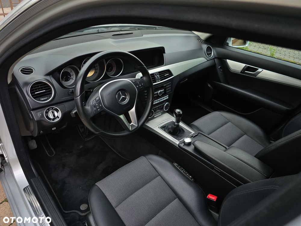Mercedes-Benz Klasa C 200 CDI BlueEff Avantgarde - 18