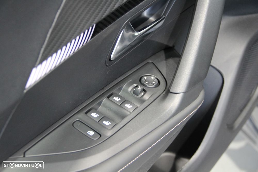 Peugeot 2008 1.2 PureTech Allure - 6