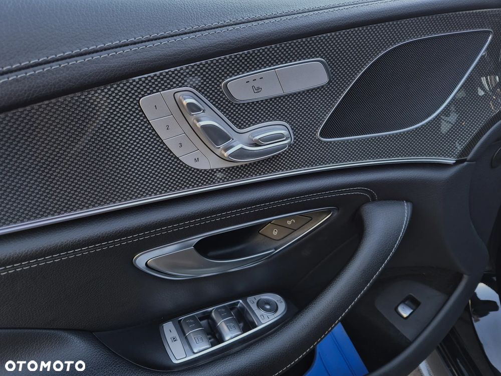 Mercedes-Benz CLS 300 d 4-Matic AMG - 17
