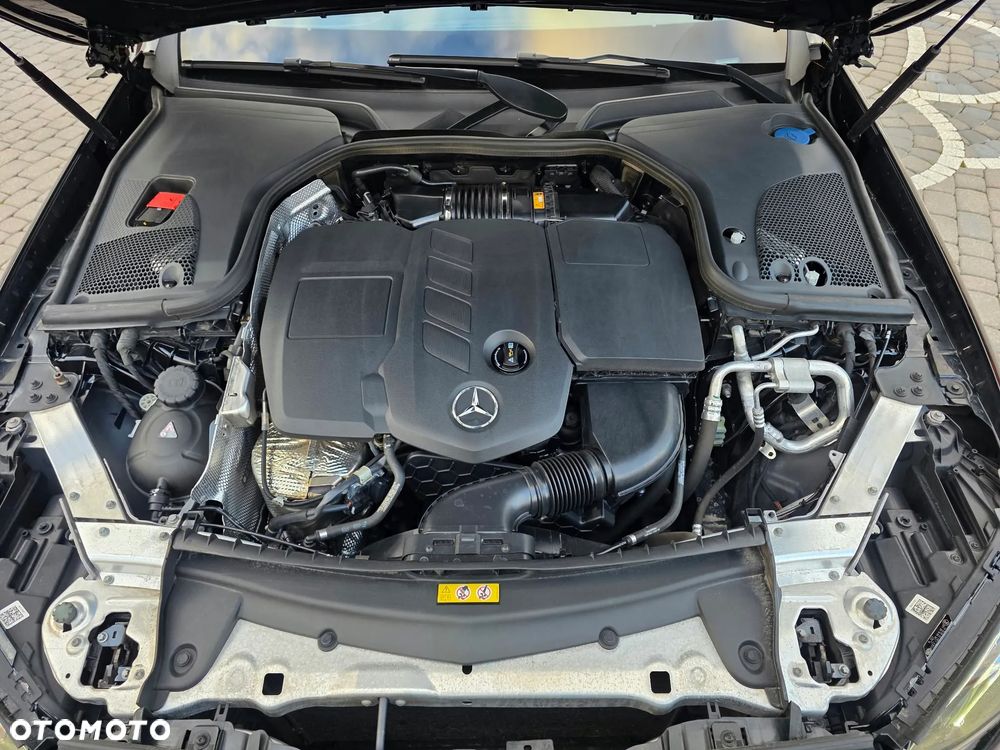 Mercedes-Benz Klasa E 220 d 4-Matic 9G-TRONIC - 33