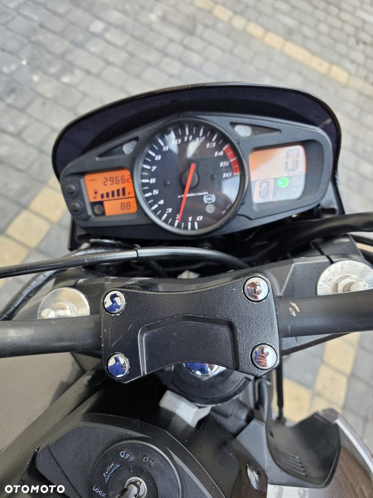 Suzuki GSR - 2
