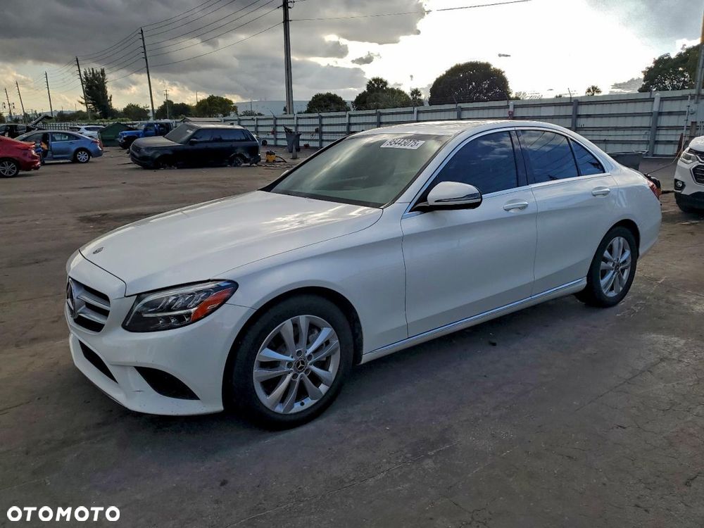 Mercedes-Benz Klasa C 300 9G-TRONIC - 2