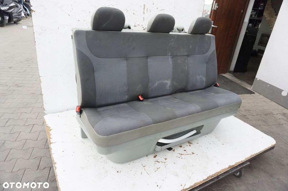 KANAPA FOTELE 2 RZĄD OPEL VIVARO A - 2