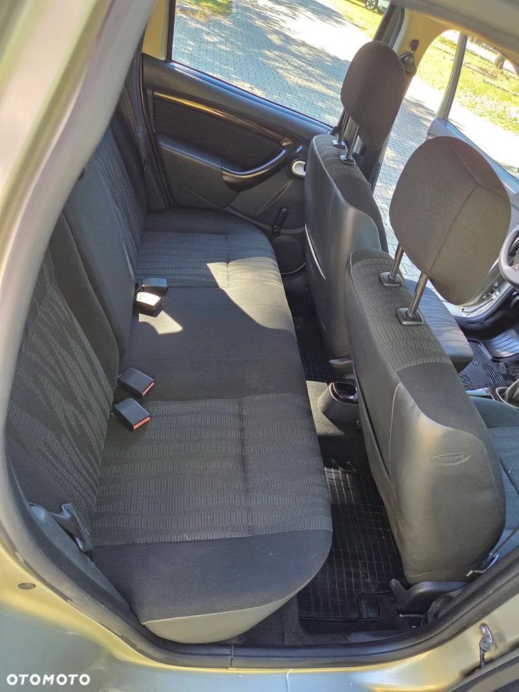 Dacia Duster 1.6 - 22