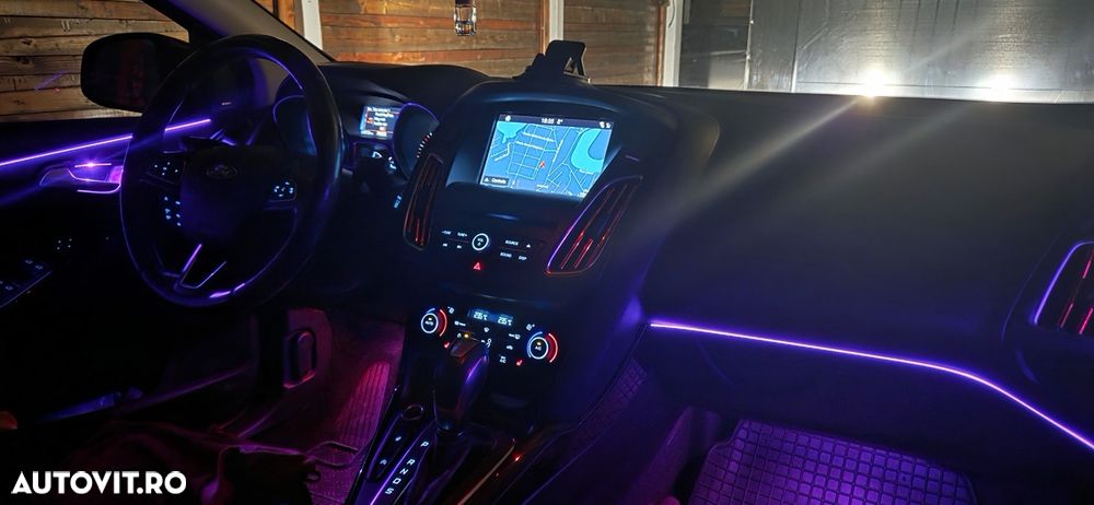 Ford Focus 2.0 TDCI Powershift Titanium - 30