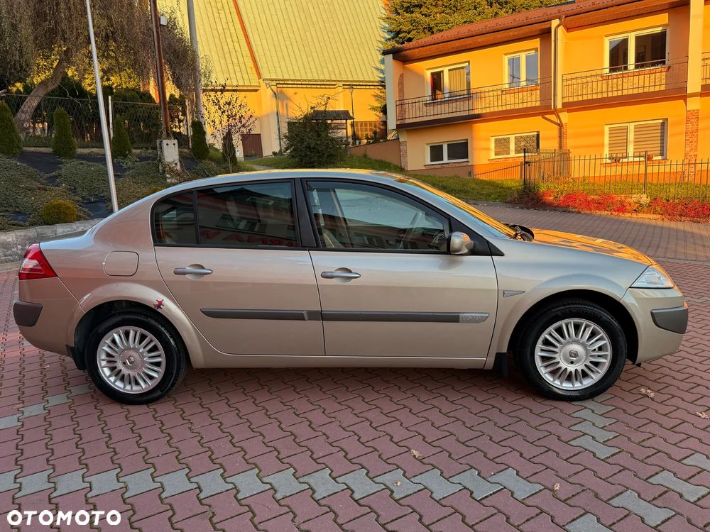Renault Megane 1.6 16V Privilege - 8