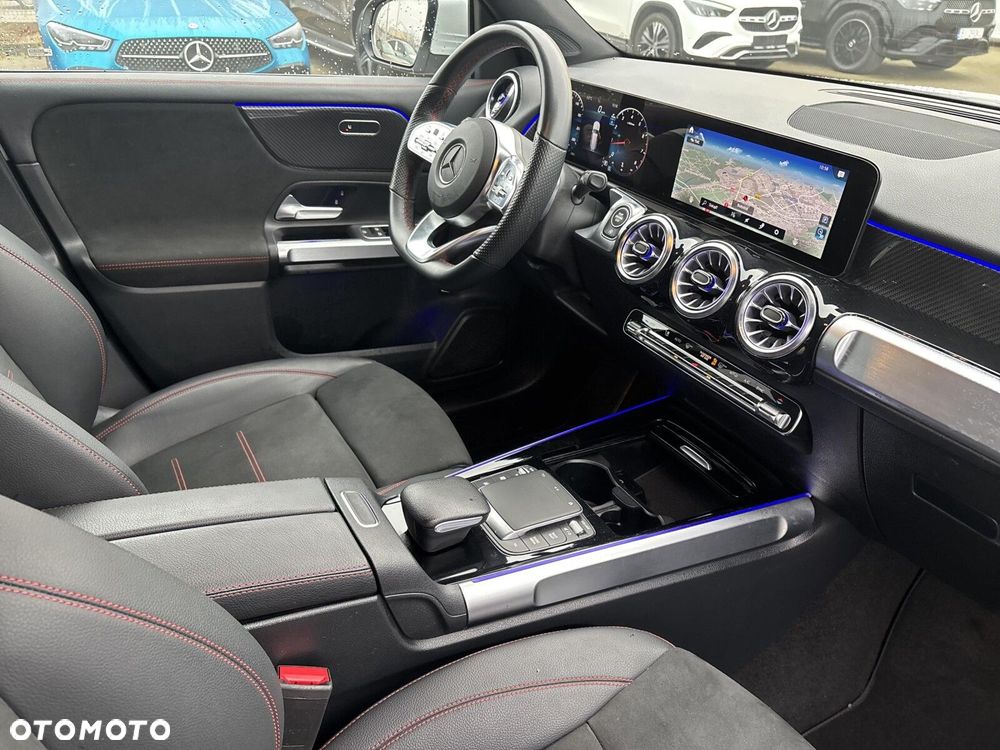 Mercedes-Benz GLB 200 4-Matic AMG Line 8G-DCT - 16