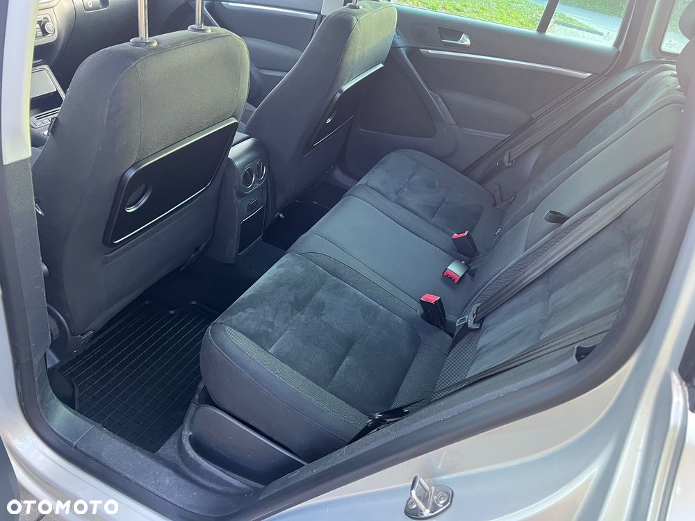 Volkswagen Tiguan 2.0 TDI DPF 4Motion BlueMotion Technology Lounge Sport & Style - 13