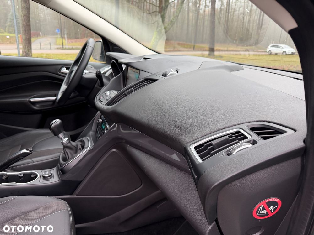 Ford Kuga 2.0 TDCi 2x4 Titanium - 32