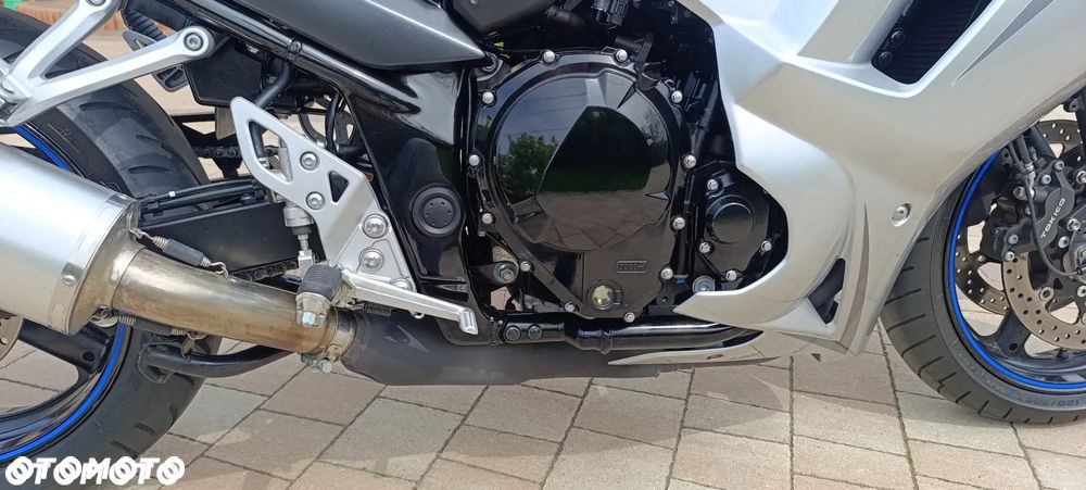 Suzuki GSX - 26