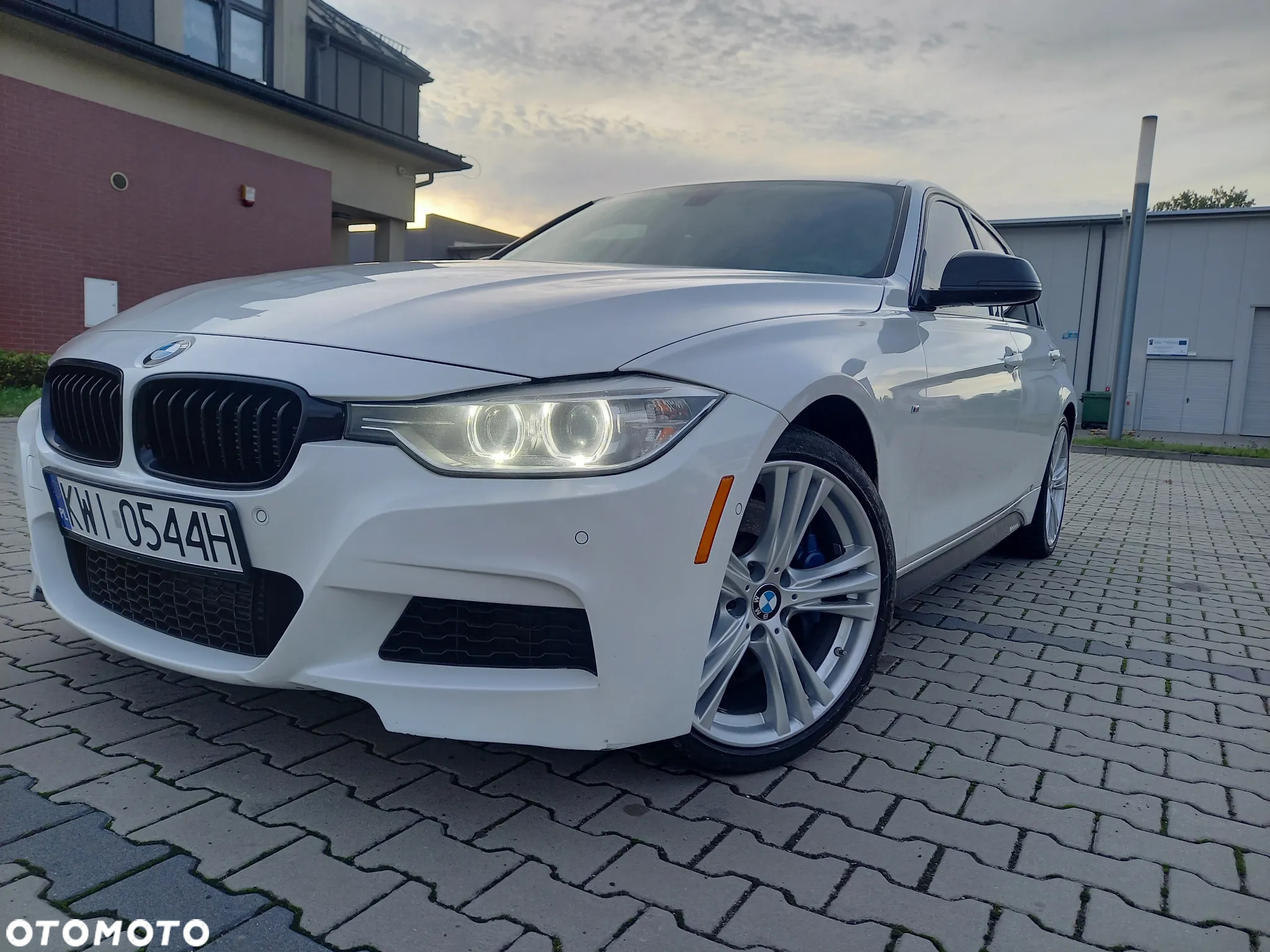 BMW Seria 3 335i xDrive Sport-Aut Luxury Line - 32