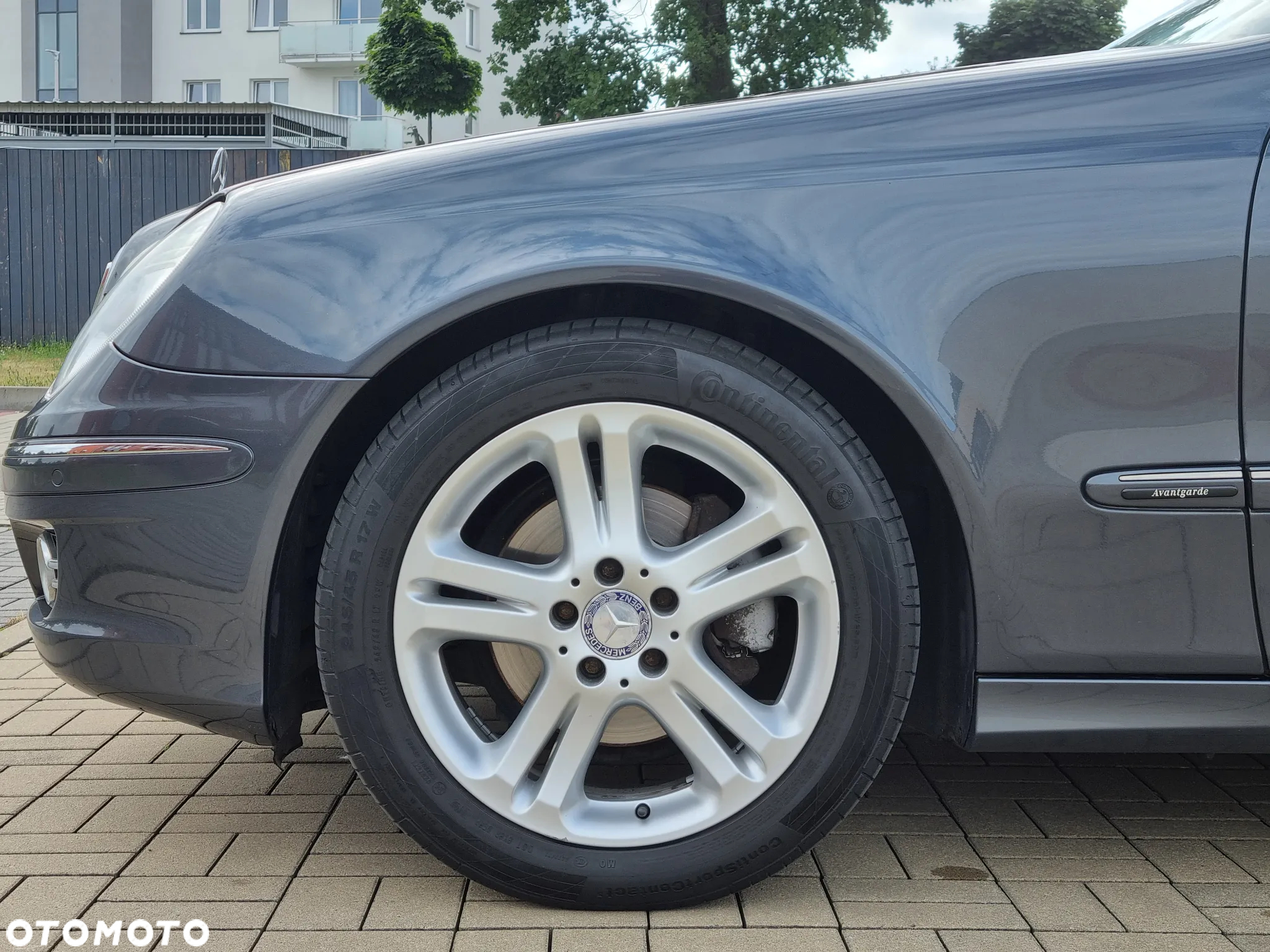 Mercedes-Benz Klasa E 200 T BlueEFFICIENCY 7G-TRONIC Avantgarde - 38