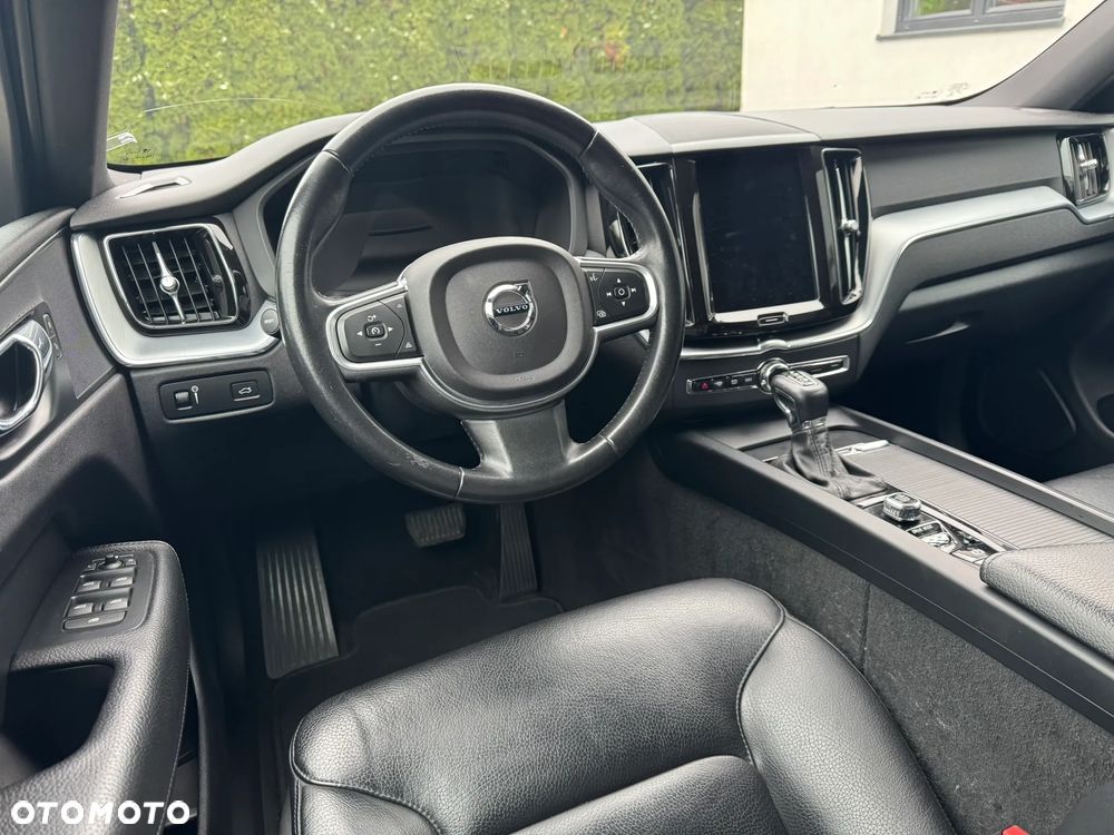 Volvo XC 60 D4 AWD Geartronic RDesign - 26