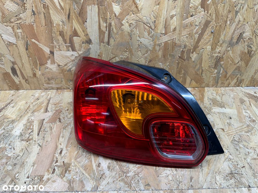 Tylna lewa lampa Mitsubishi spacestar - 3