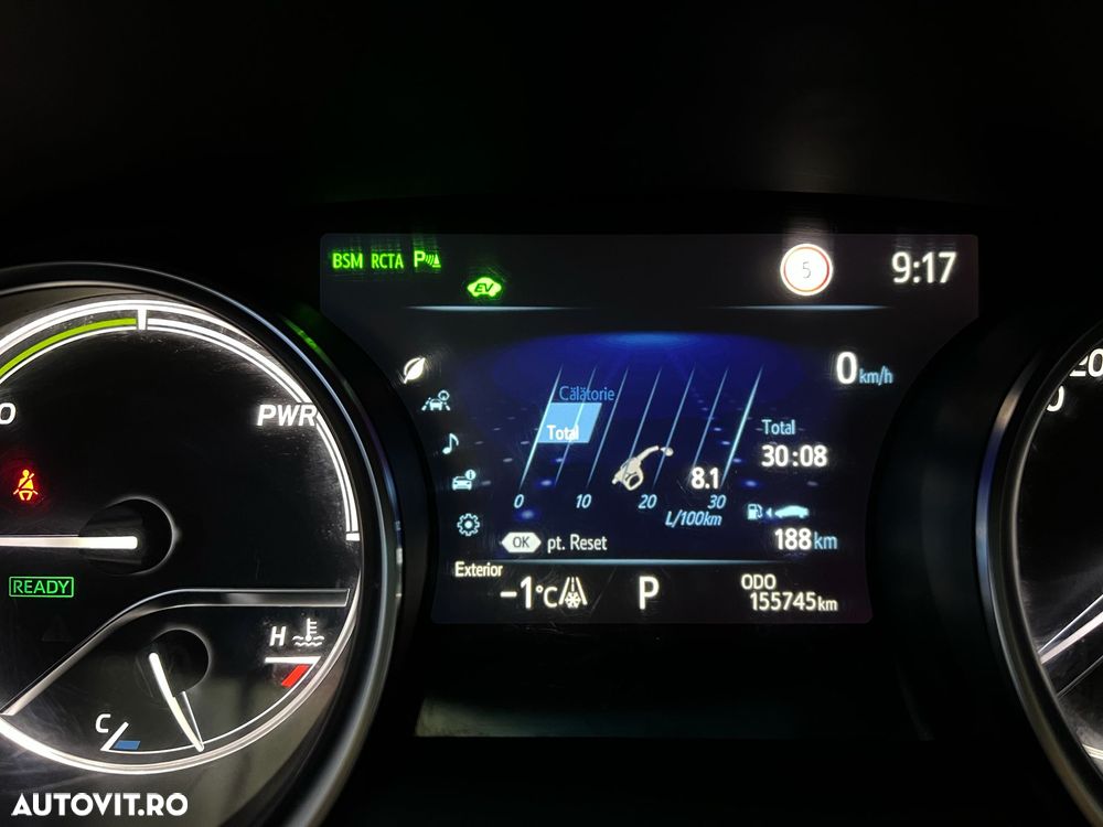 Toyota Camry Luxury - 24