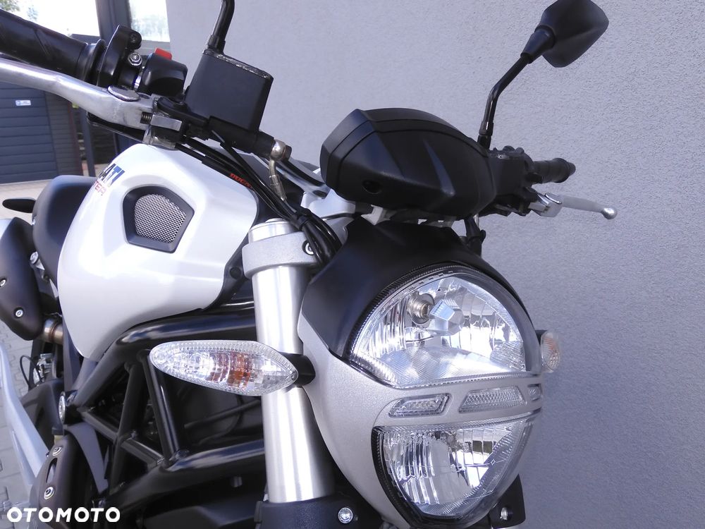 Ducati 696 - 4