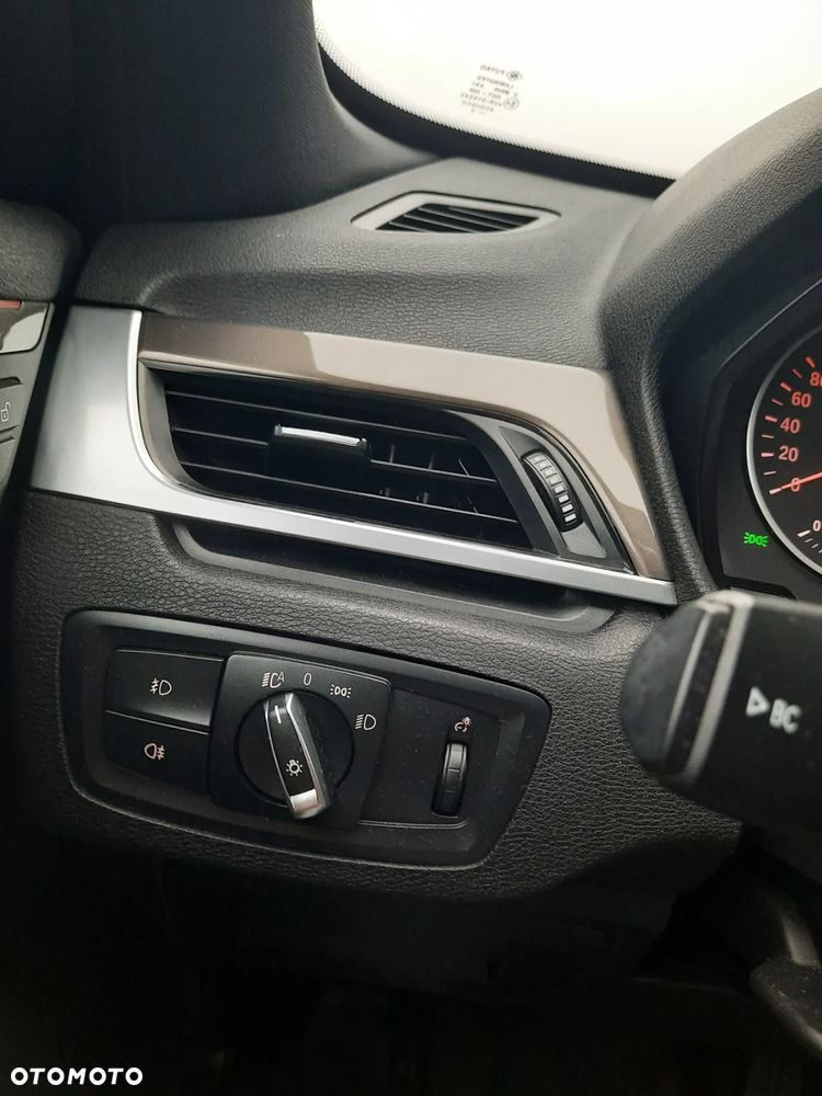 BMW X1 sDrive18d xLine - 24