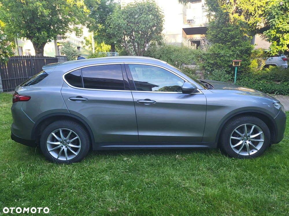 Alfa Romeo Stelvio 2.0 Turbo 16V AT8-Q4 Ti - 1