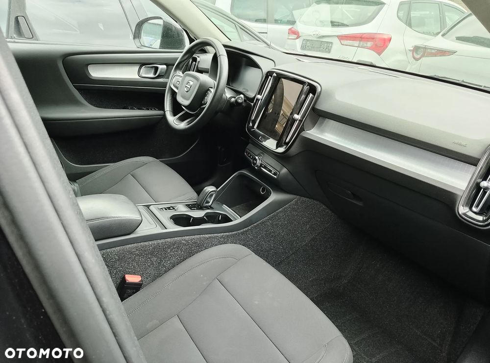 Volvo XC 40 B4 B AWD DKG Momentum Pro - 13