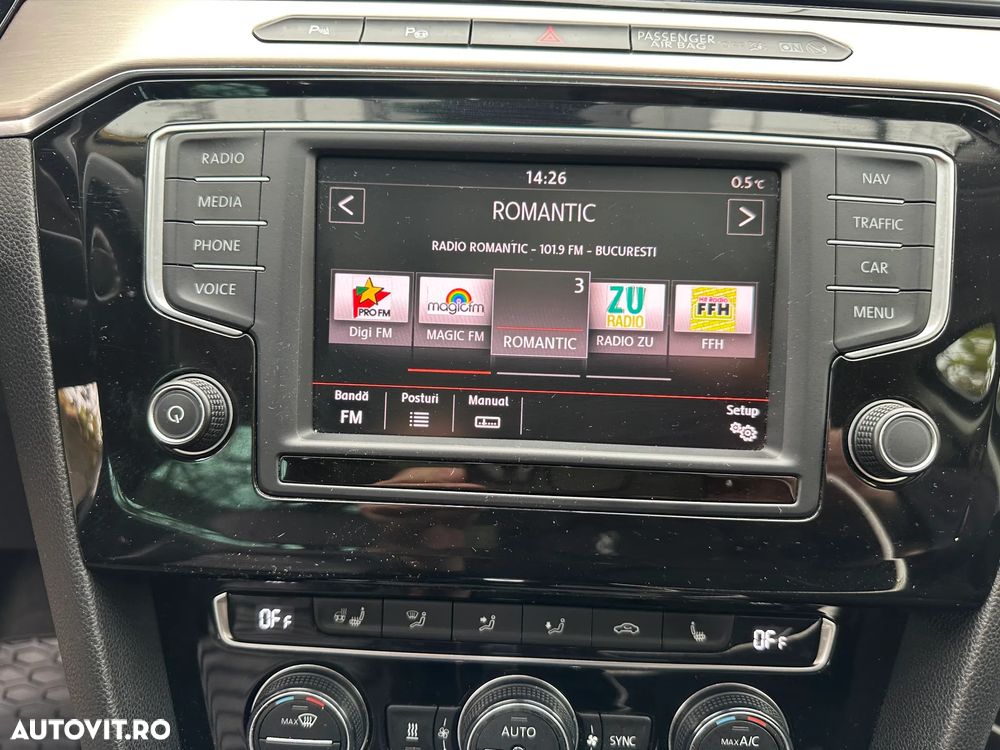 Volkswagen Passat Variant 2.0 TDI SCR DSG Highline - 19