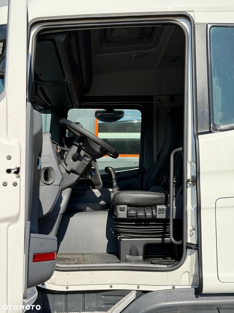 Scania Scania SCANIA G 320 // 6x2 6x4 // platforma z żurawiem FASSI F425RA.2.24 - 32
