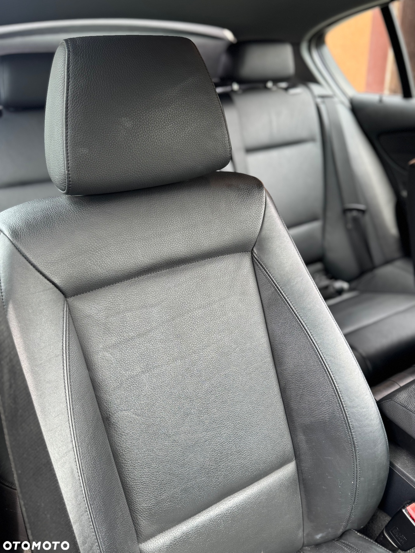 BMW Seria 1 120i - 28