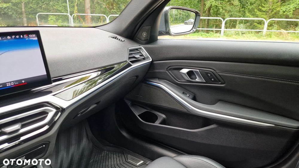 BMW Seria 3 330i Luxury Line - 29