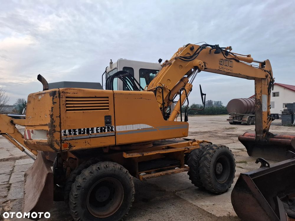 Liebherr 900 - 3