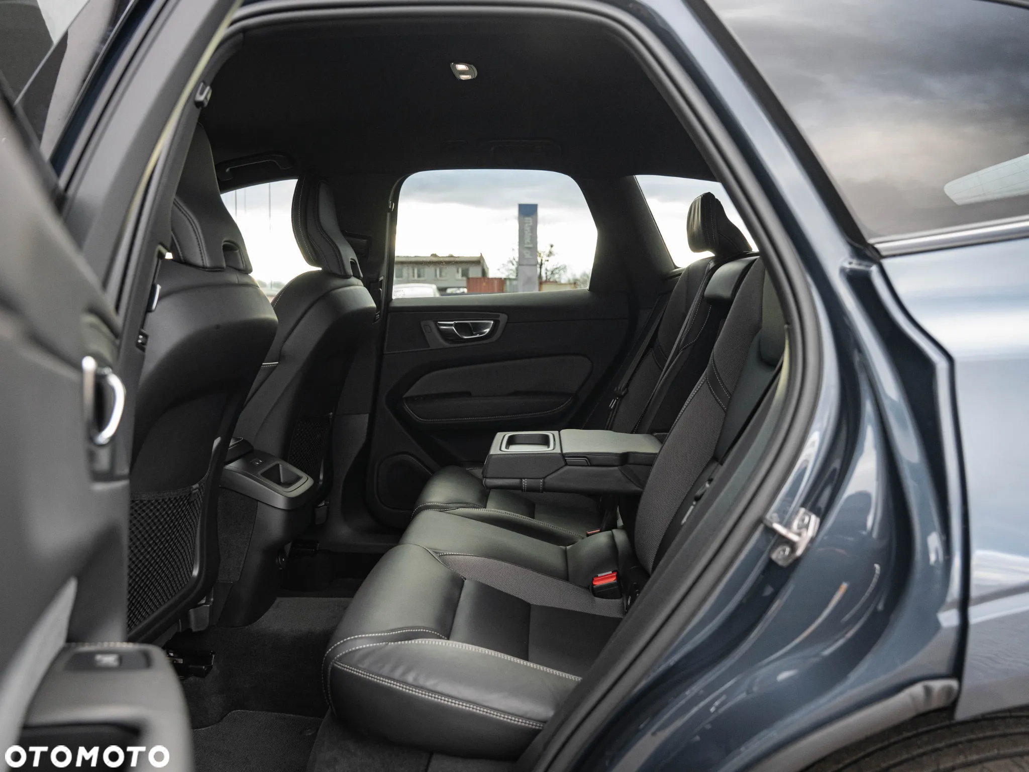 Volvo XC 60 B4 D AWD Ultimate Dark - 29