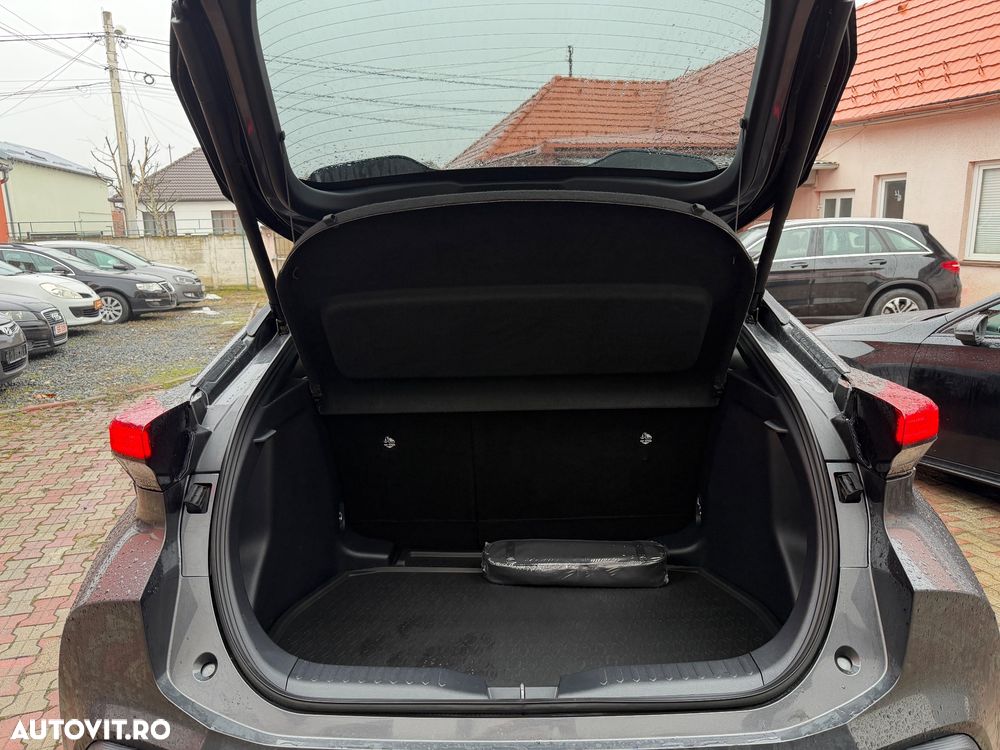 Toyota C-HR 1.8 Hybrid Team Deutschland - 29