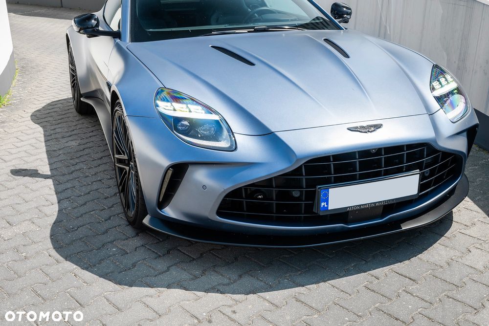 Aston Martin Vantage - 5