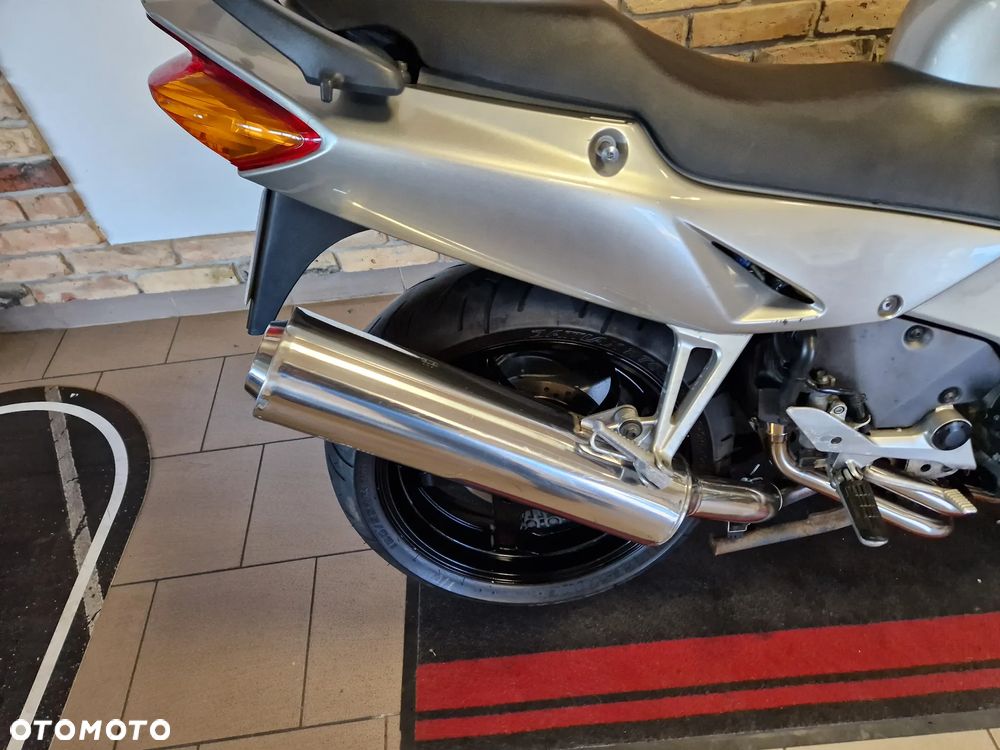 Honda VFR - 27