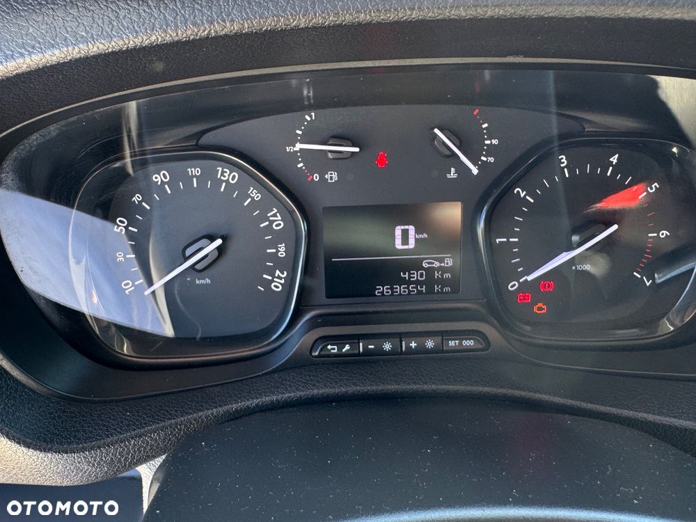 Opel Vivaro - 18