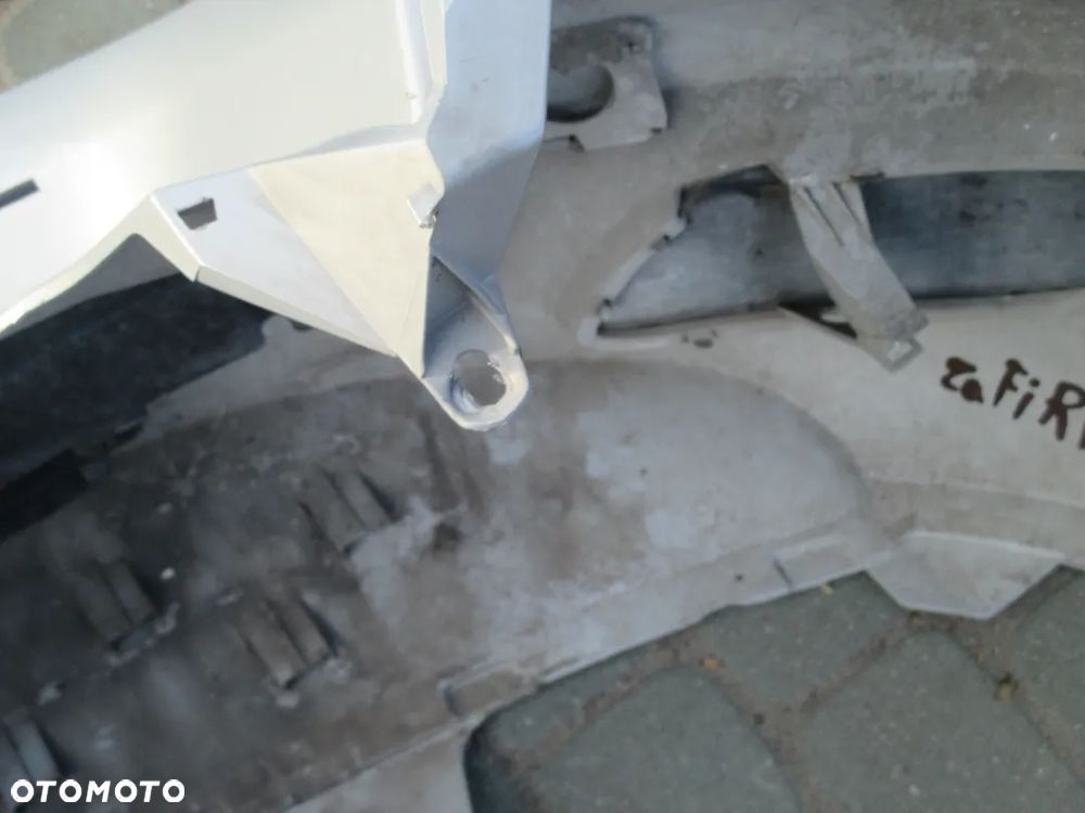 zderzak Opel Zafira B lift Z167 - 8