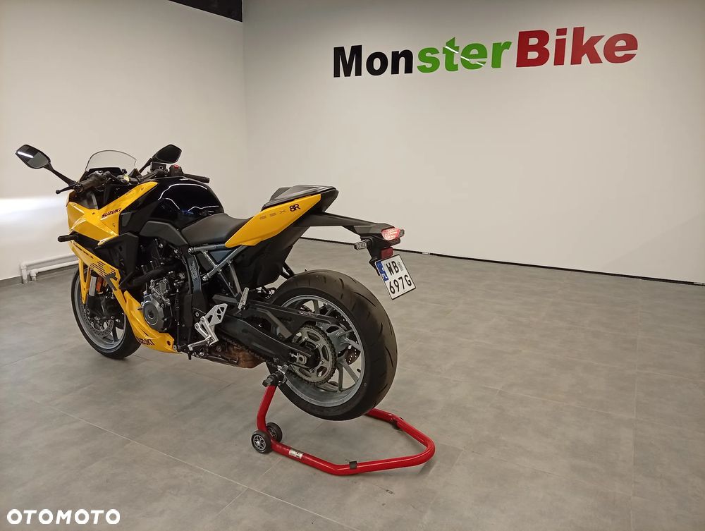 Suzuki GSX - 6