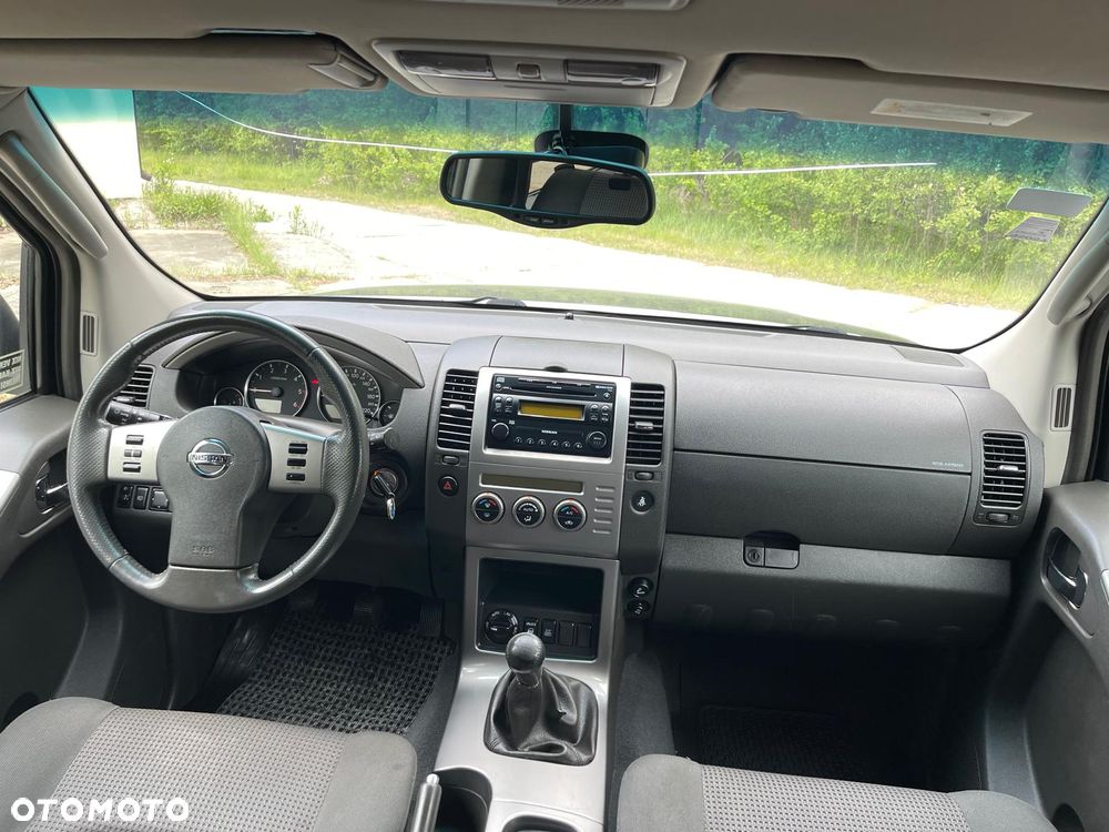 Nissan Pathfinder 2.5 dCi SE - 11